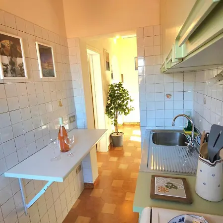 Mansarda A Due Passi Dal Porto Con Parcheggio Privato Apartman
